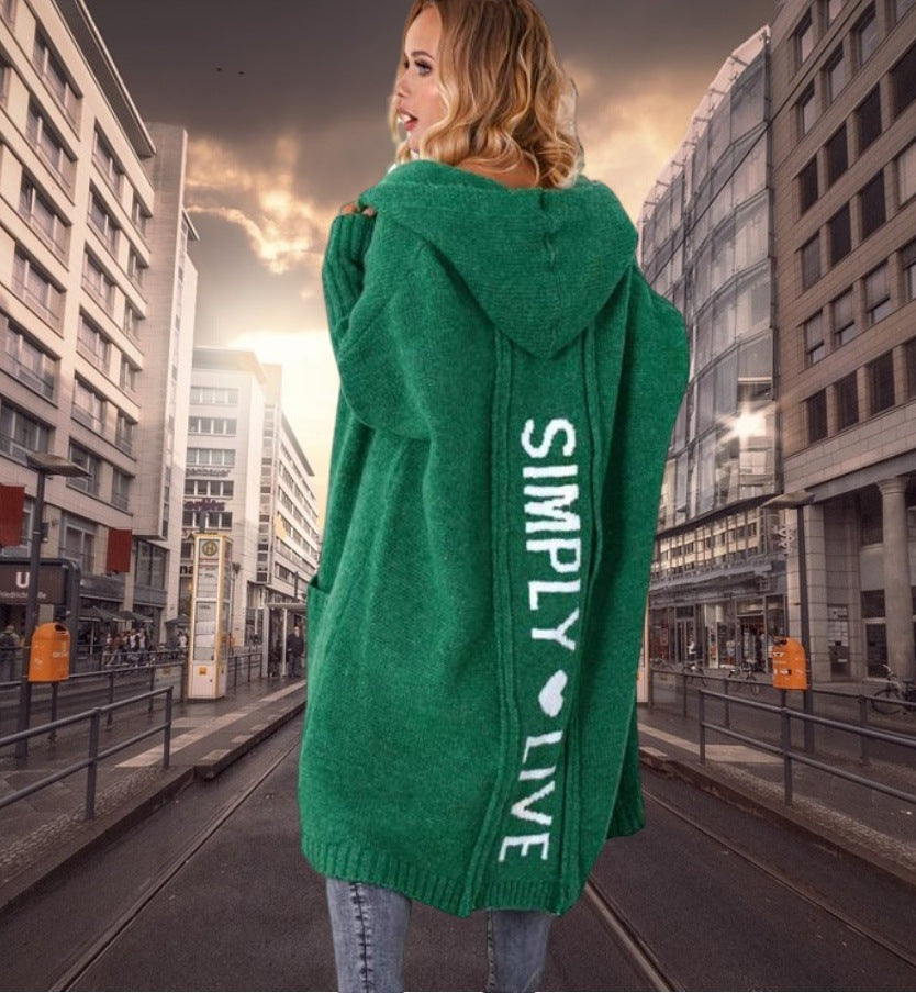 Damen Oversized Strickmantel mit Hoodie und auffälligem Schriftzug