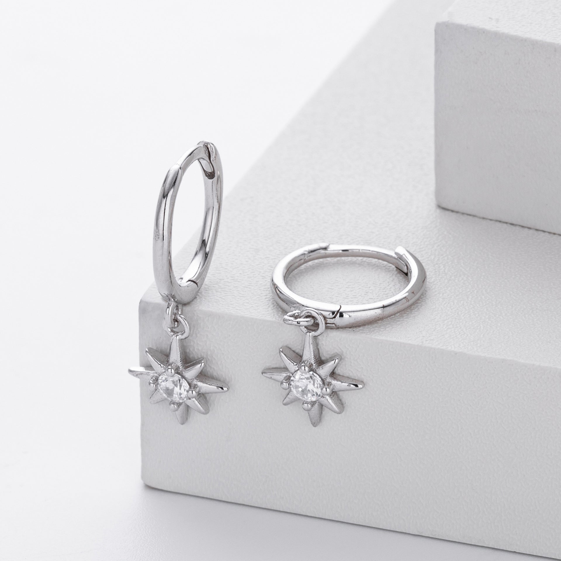 Damen Ohrhänger mit funkelndem Zirkon-Anhänger und elegantem Sternendesign Shop Nory