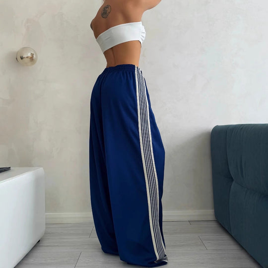Damen weite Sporthose mit diagonalen Streifen