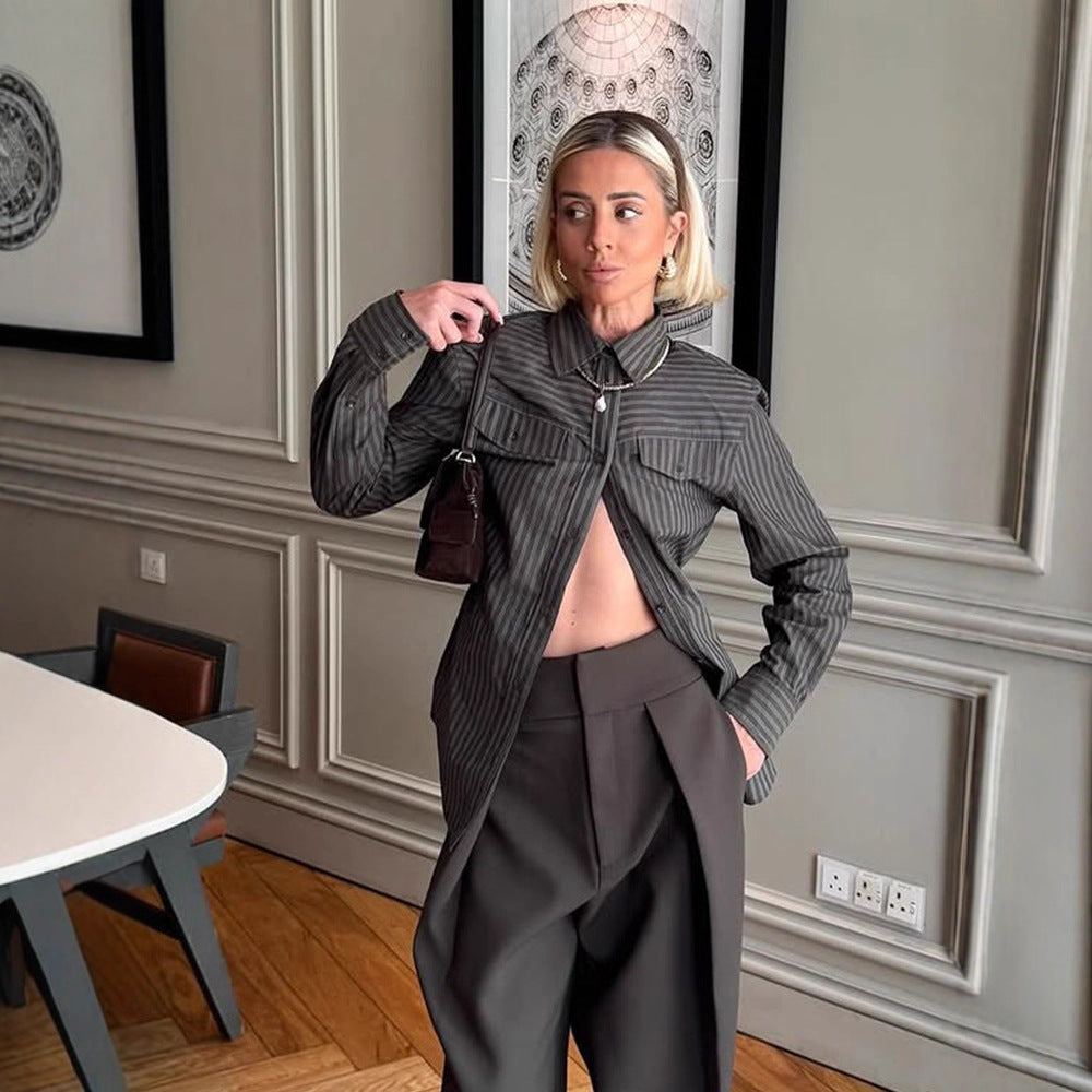 Damen Taillierte gestreifte Hemdbluse mit Brusttaschen und verlängertem Saum Shop Nory