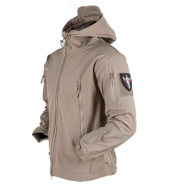 Herren taktische Softshell‑Fieldjacke mit Kapuze, Multifunktionstaschen und Klettpatchfläche Shop Nory