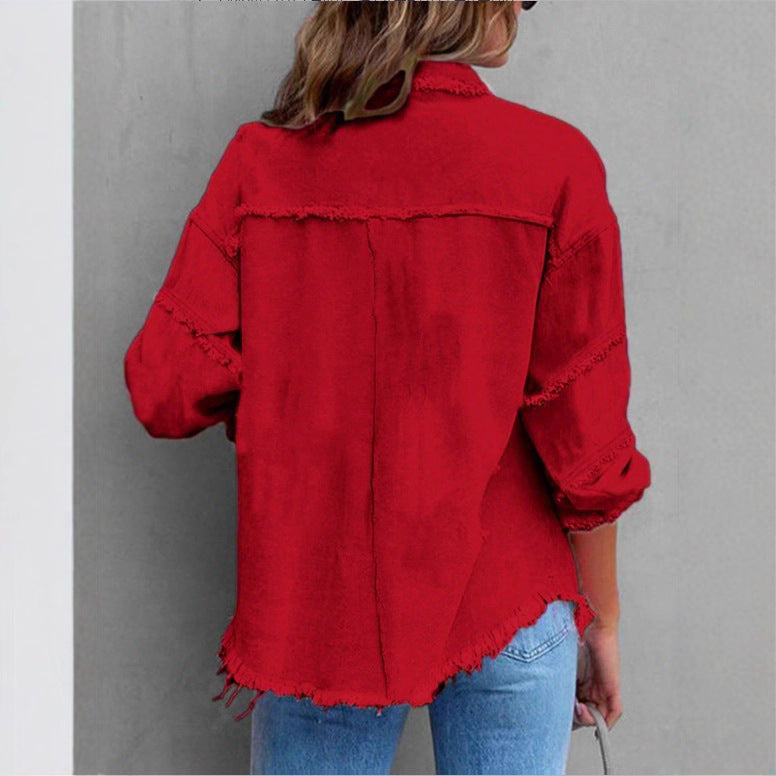 Damen Oversize-Jeanshemdjacke mit Fransenabschluss, Pattentaschen und Druckknopf-Front Shop Nory