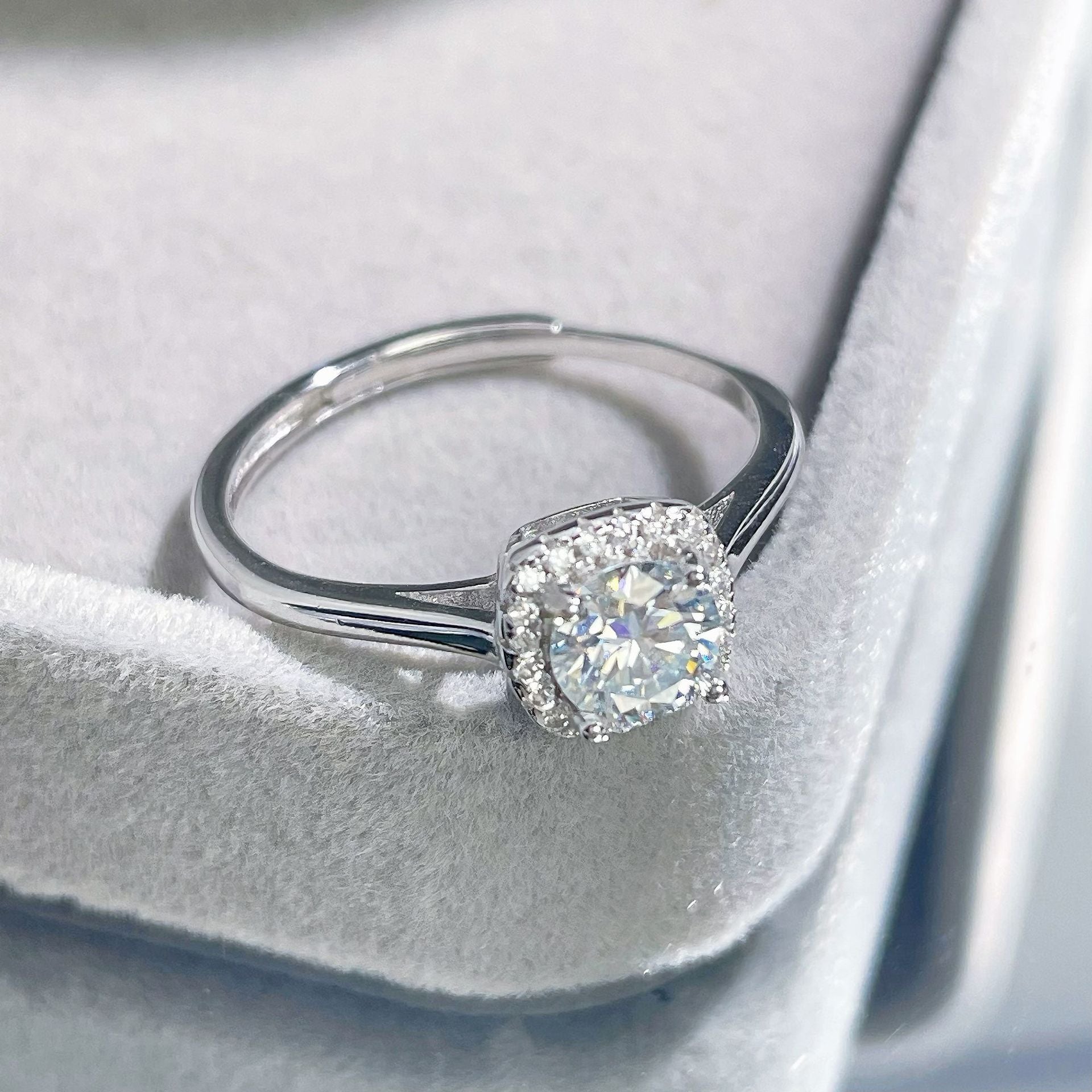 Damen Schmuckring mit funkelndem Zirkonia und eleganter Fassung Shop Nory