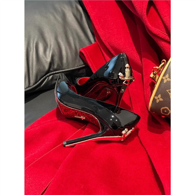 Damen Elegante Lack-Pumps mit spitzer Spitze, Stiletto-Absatz und dekorativem Fersenriemen Shop Nory