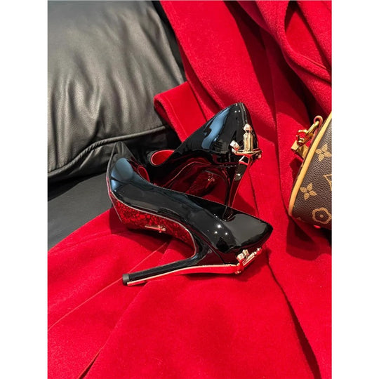 Damen Elegante Lack-Pumps mit spitzer Spitze, Stiletto-Absatz und dekorativem Fersenriemen Shop Nory