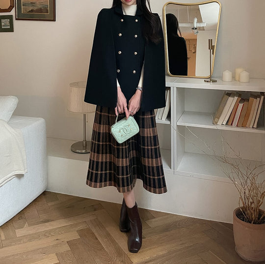 Damen Mantelcape im Tailoring‑Look mit doppelreihiger Knopfleiste und markanter Schulter Shop Nory