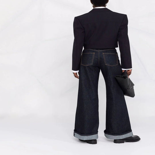 Damen Kurzblazer im Tailoring mit aufgesetzten Pattentaschen und markanter Schulterpartie Shop Nory