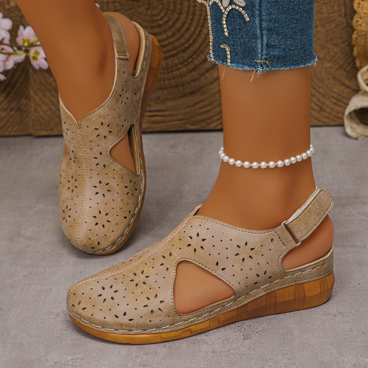 Damen Luftige Clogs mit eleganter Perforation und bequemer Sohle