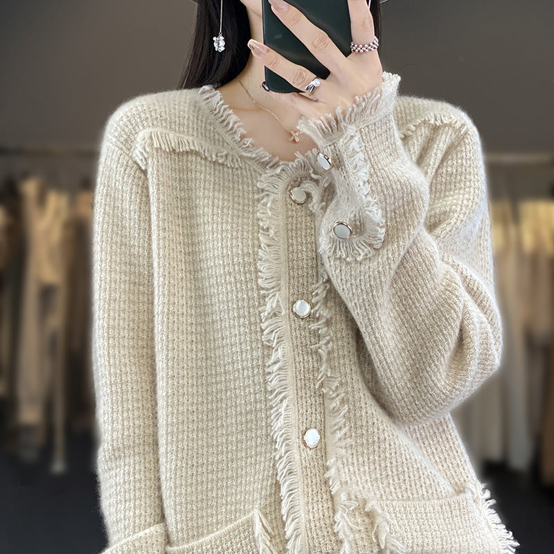 Damen Strickcardigan mit Fransenblende, Perlmuttknopfleiste und aufgesetzten Taschen Shop Nory