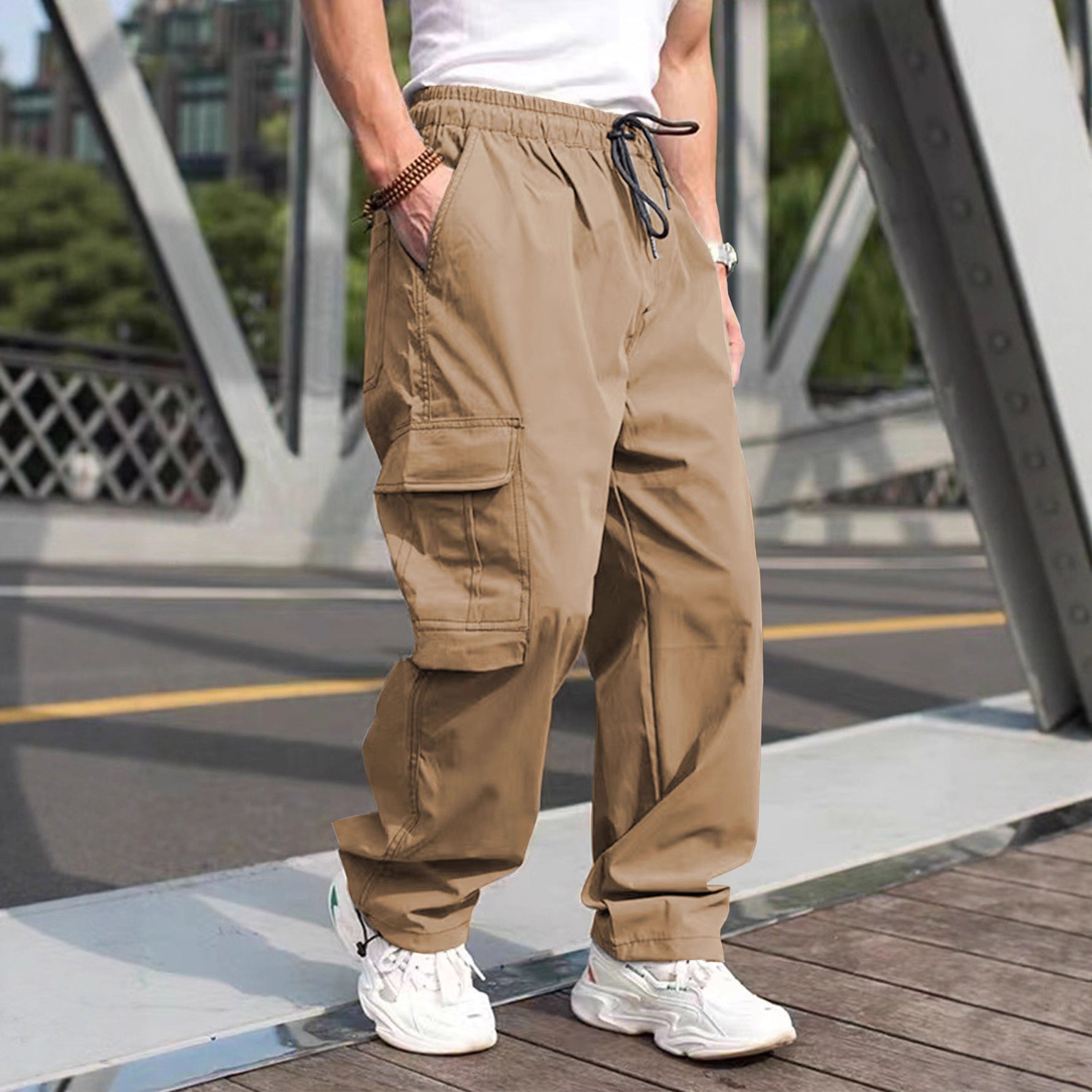 Herren moderne Cargohose mit elastischem Bund und multifunktionalen Taschen