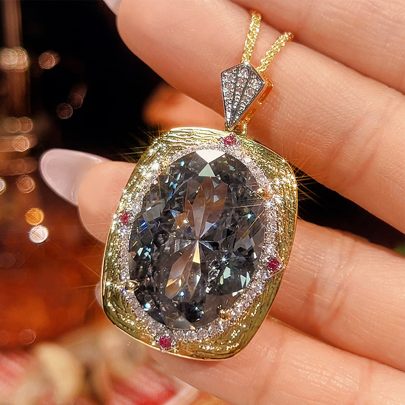 Luxuriöse ovale Amethyst-Anhänger mit Rubinelementen und Diamant-Halo-Goldkette