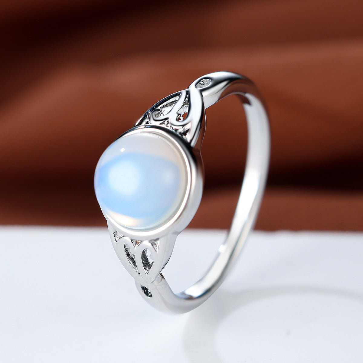 Damen Ring mit schimmerndem Mondstein und filigranen Details Shop Nory