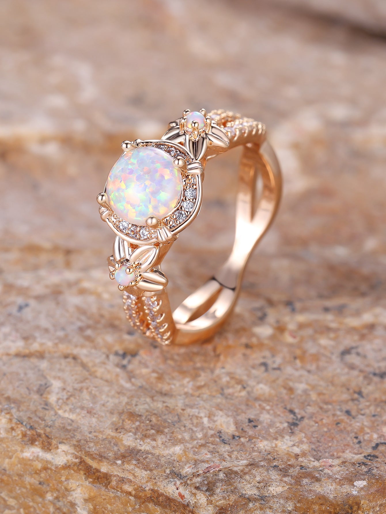 Damen Ring mit filigranem Opalmotiv und funkelnden Zirkonia Shop Nory