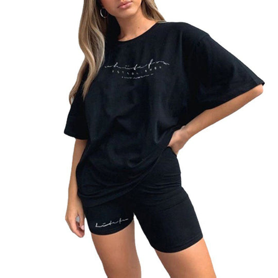 Damen Sportliches Set aus locker sitzendem T-Shirt und kurzen Radlerhosen