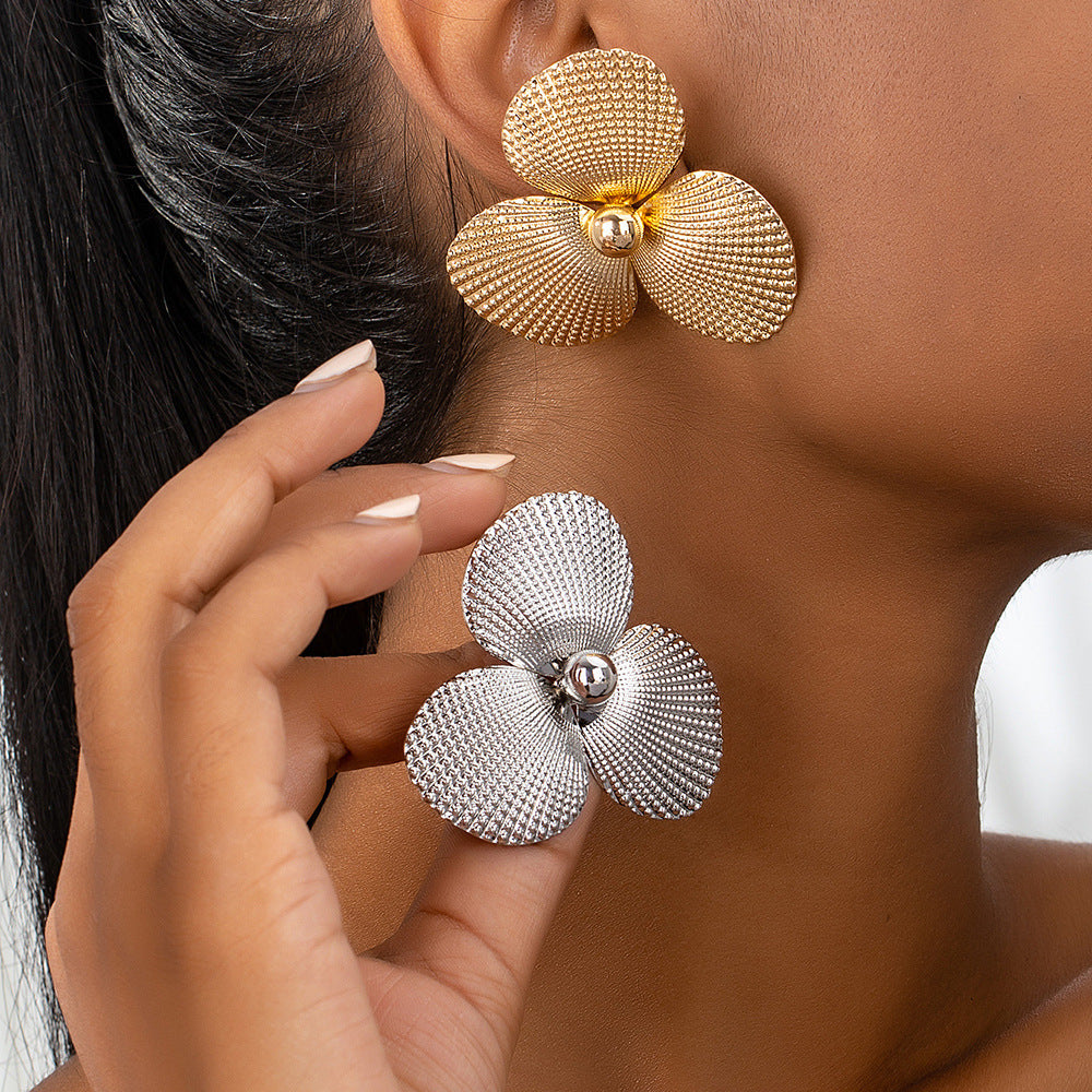 Damen Ohrclips im kunstvollen Blumen-Design Shop Nory