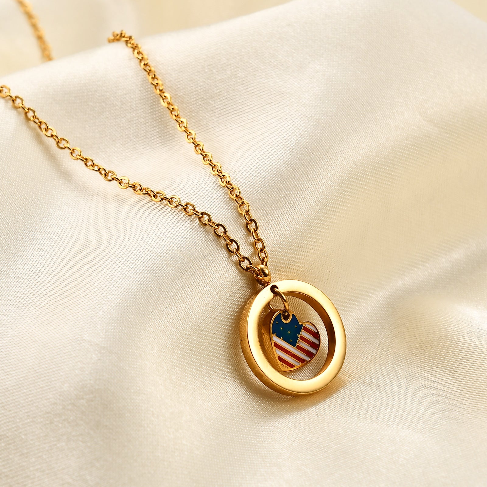 Damen Halskette mit herzförmigem Anhänger und patriotischem Design Shop Nory