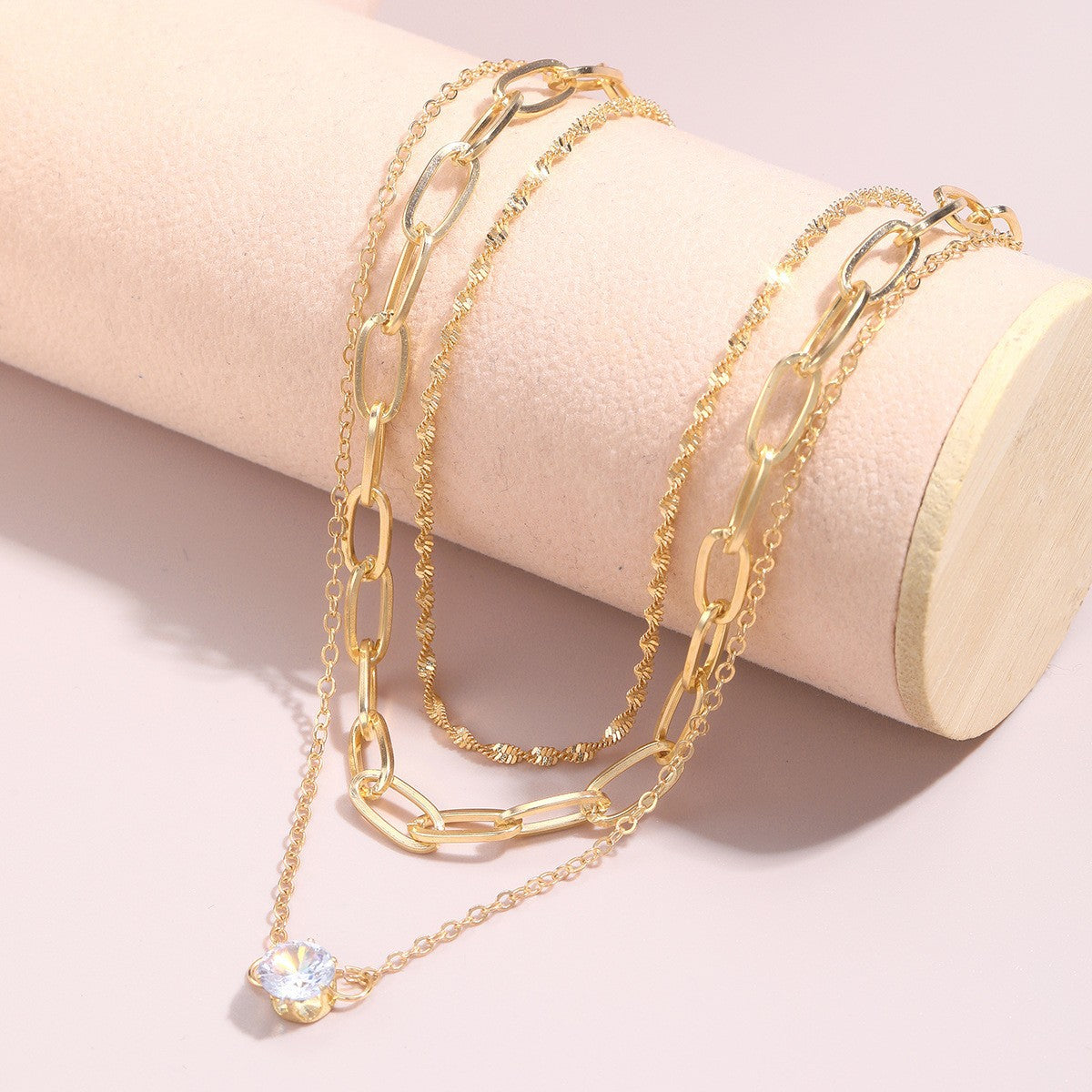 Damen mehrlagige Halskette mit modernem Design und funkelnden Kristallanhängern Shop Nory