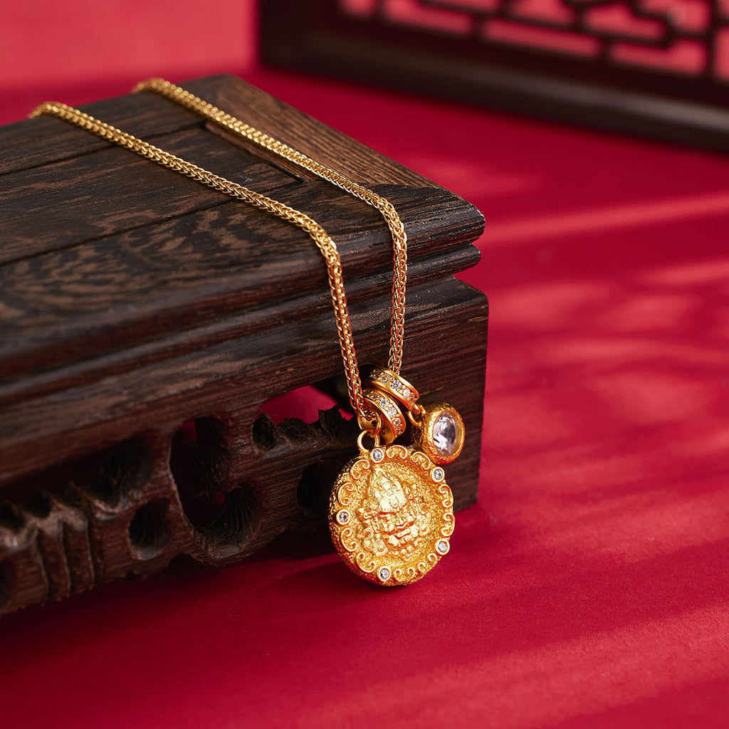 Damen Halskette mit kunstvollem Buddha-Anhänger und funkelnden Zirkoniasteinen Shop Nory