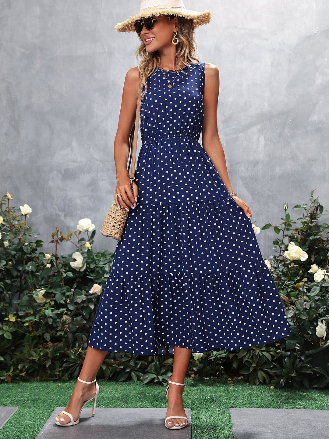 Damen Maxikleid mit Punkten und voluminösem Saum Shopnory