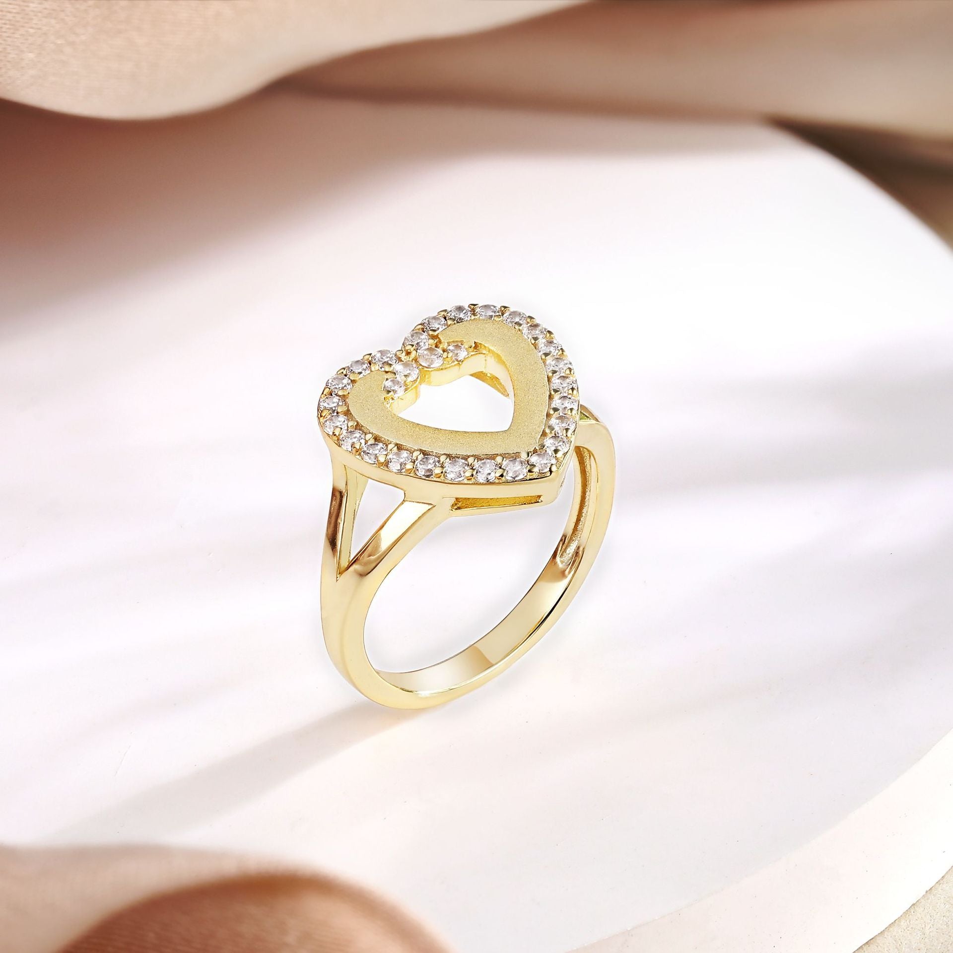 Damen herzförmiger Ring mit glitzernden Zirkonia-Steinen Shop Nory