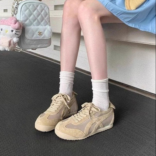 Damen Freizeitsneaker mit weichem Veloursleder und detailreicher Schnürung