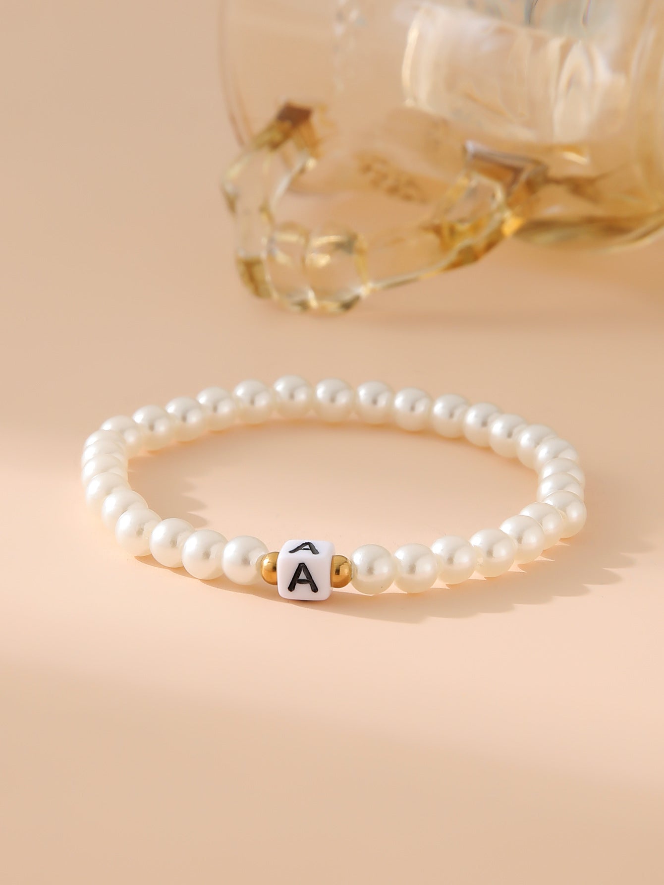Damen Elegantes Perlenarmband mit personalisierbarem Buchstaben Shop Nory