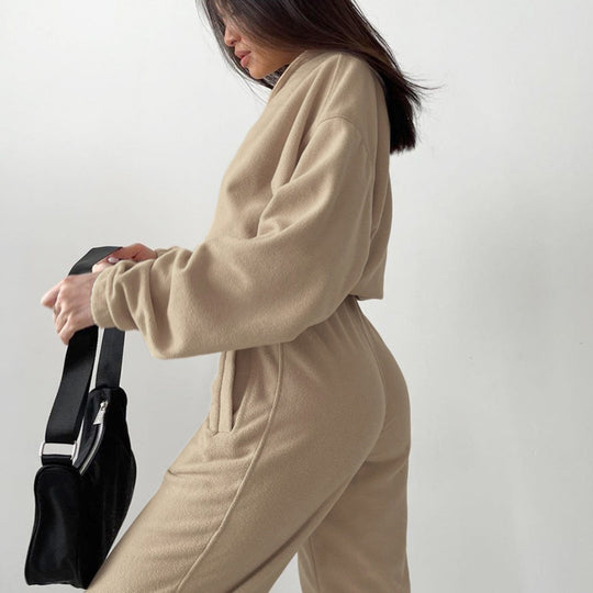 Damen kurz geschnittenes Samt-Lounge-Set mit tailliertem Zip-Hoodie und fließender Highwaist-Palazzohose Shop Nory