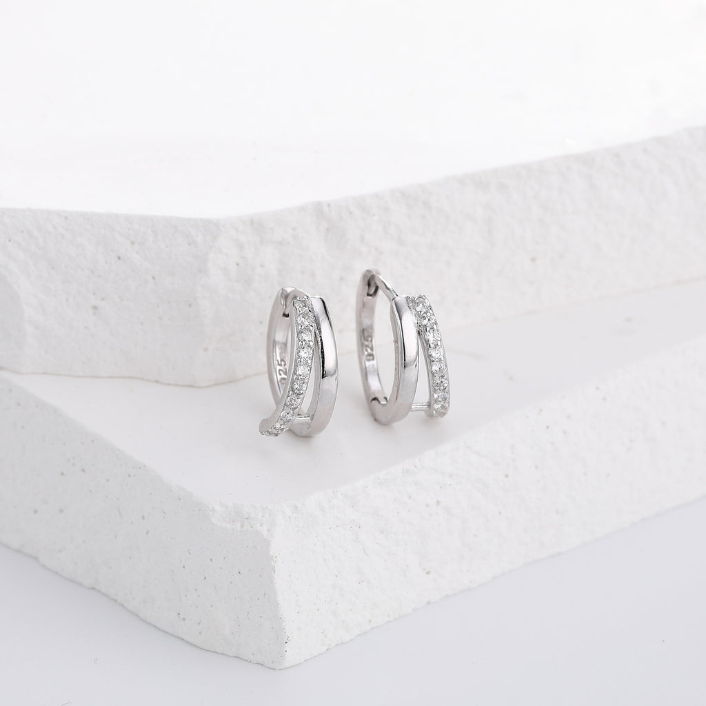 Damen Ohrstecker mit funkelnden Zirkon-Elementen in hochwertiger 925 Sterling Silber-Fassung Shop Nory