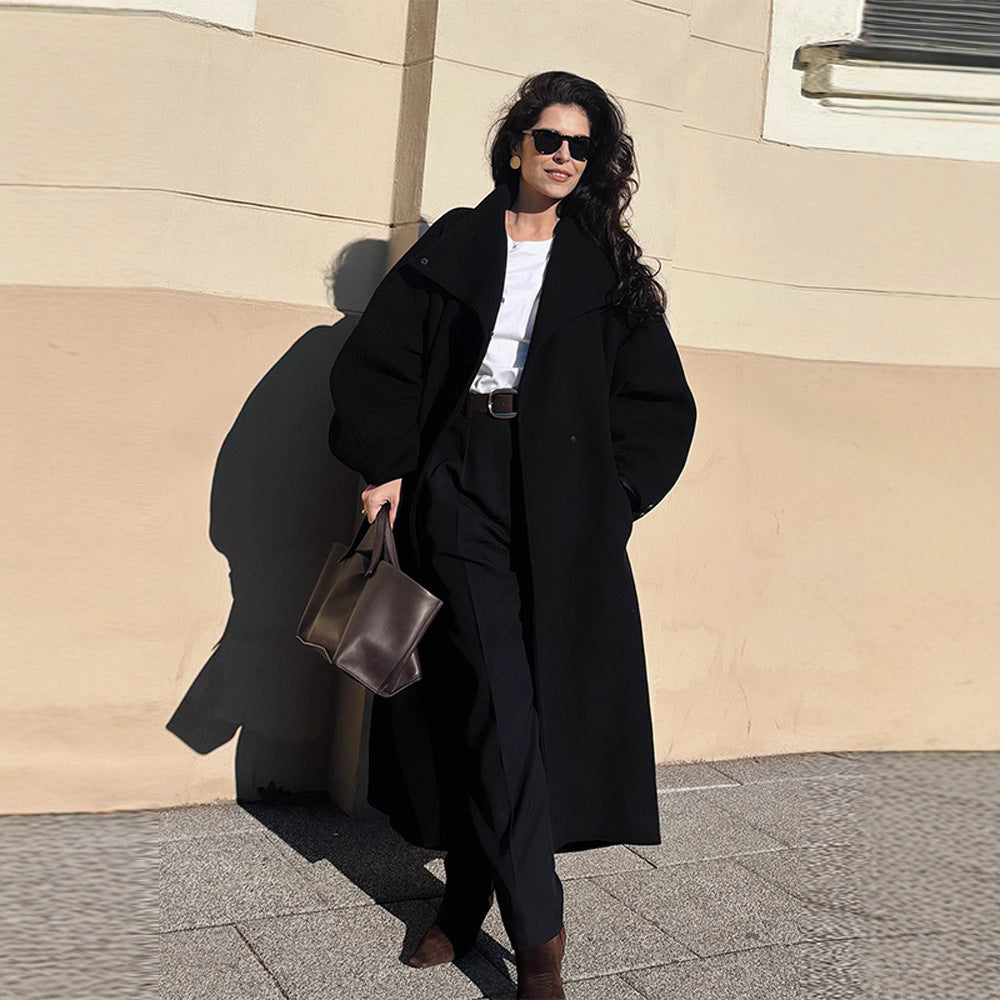 Damen Mantel im minimalistischen Midi‑Schnitt mit Stehkragen und verdeckter Knopfleiste Shop Nory