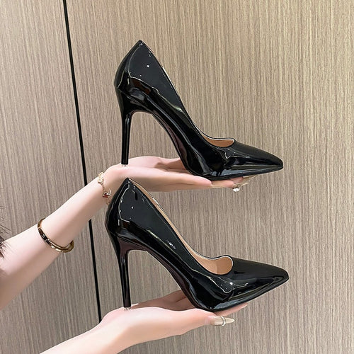 Damen Braut-Lackleder Pumps mit spitzer Zehenform und schlankem Stilettoabsatz Shop Nory