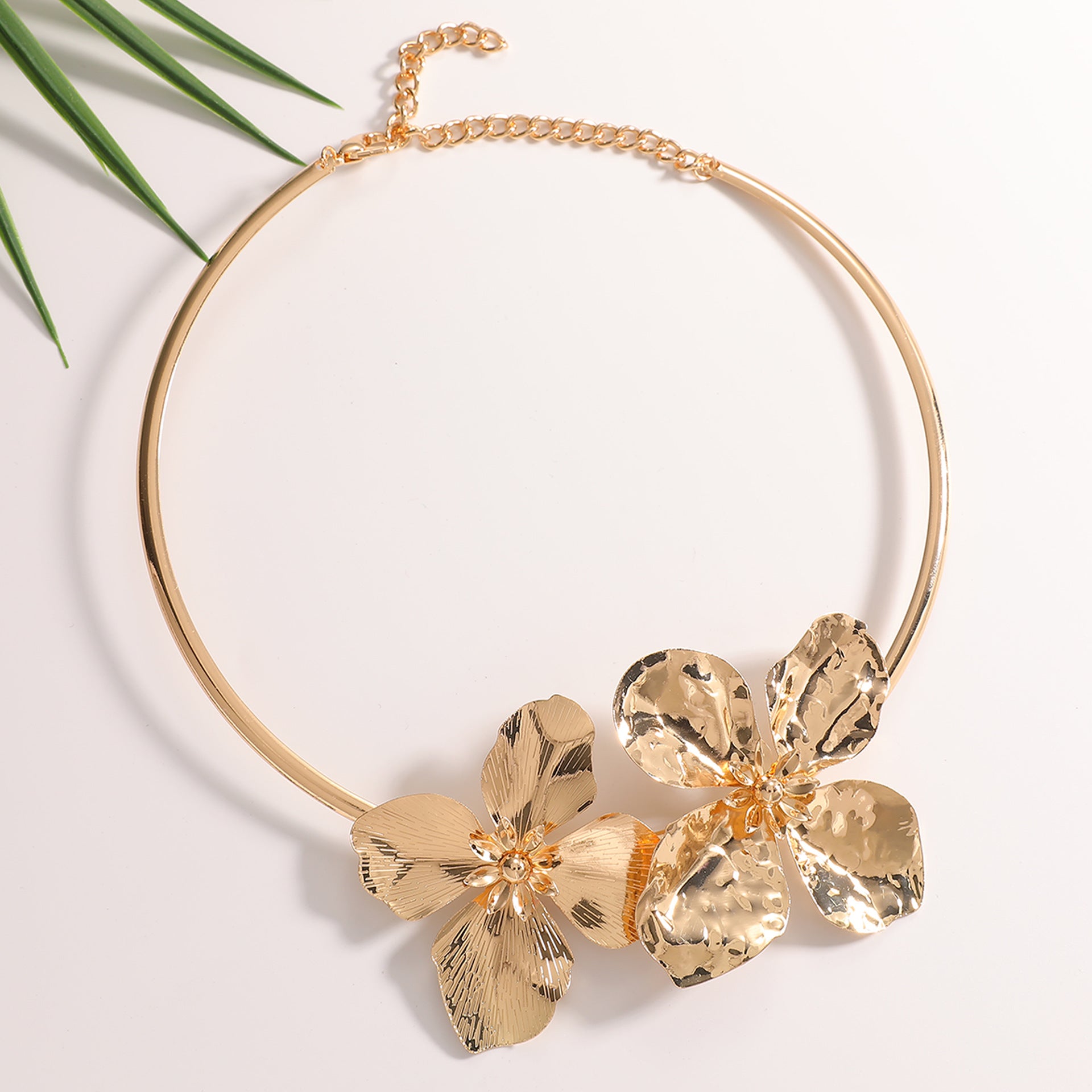 Damen Halskette im modernen, skulpturalen Design Shop Nory