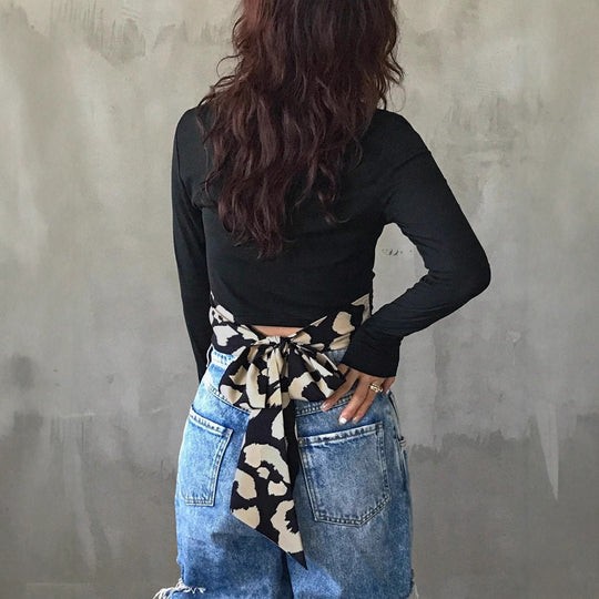 Damen Cropped Wickelshirt mit Rückenschleife und bedrucktem Bindegürtel Shop Nory