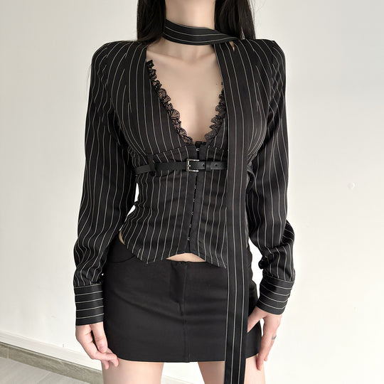 Damen nan tailliertes Langarmshirt mit Twist‑V‑Ausschnitt, Hemdkragen und Nadelstreifen-Optik Shop Nory