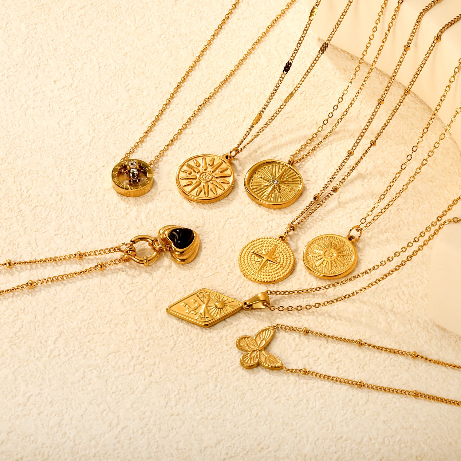 Damen Halskette mit herzförmigem Anhänger und elegantem Kettendesign Shop Nory