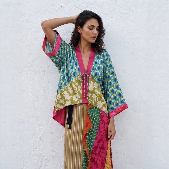 Damen Patchwork-Kimono-Top aus Seidenmix mit tiefem V‑Ausschnitt und Bindegürtel Shop Nory
