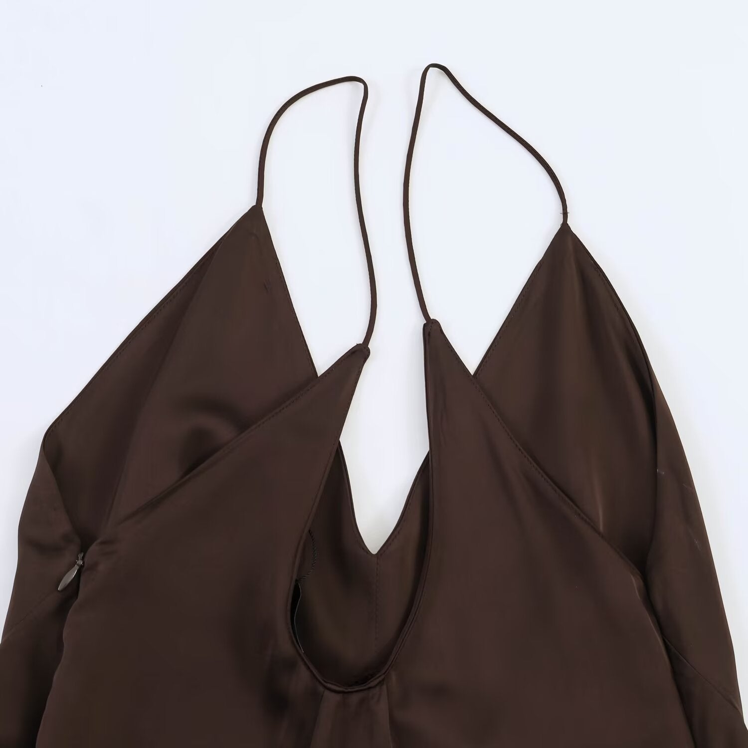 Damen Maxikleid mit elegantem asymmetrischen Saum und feinem V-Ausschnitt Shopnory