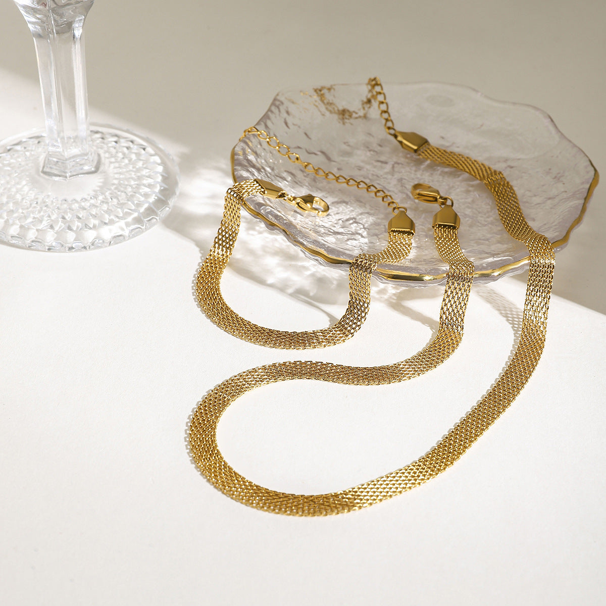 Damen Edelstahl Armband mit modernem Gewebe und hypoallergenen Eigenschaften Shop Nory