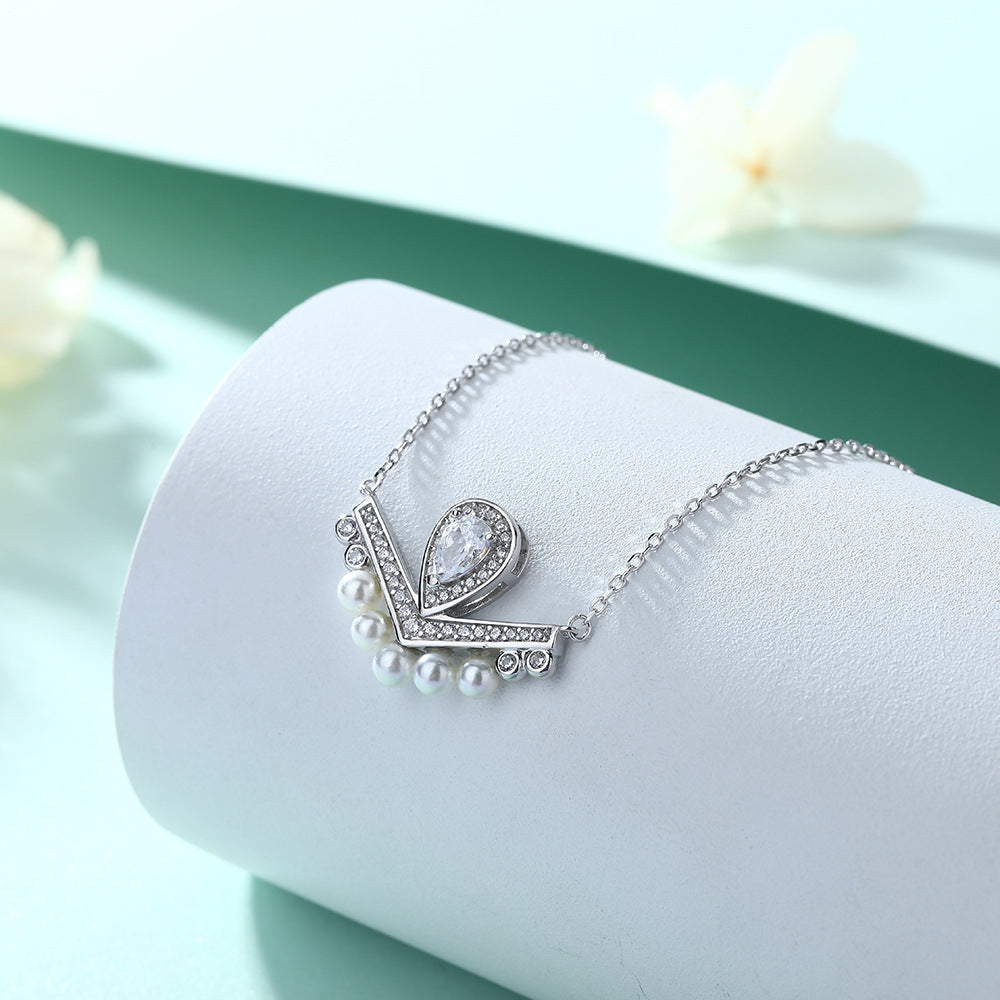 Damen Halskette mit tropfenförmigem Zirkonia und eleganten Perlen-Details Shop Nory