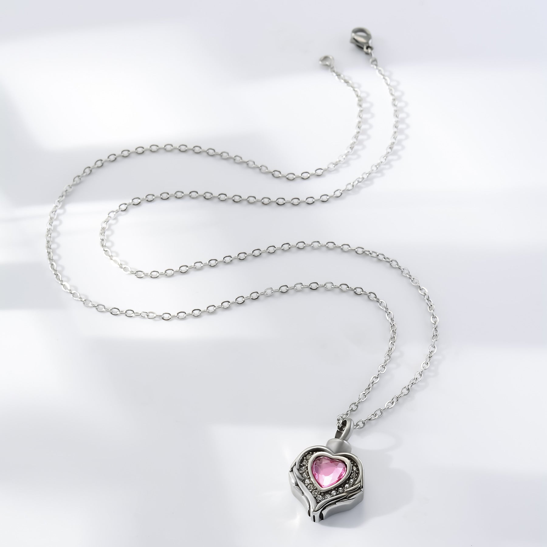 Damen Halskette mit herzförmigem Anhänger und funkelnden Kristallen Shop Nory
