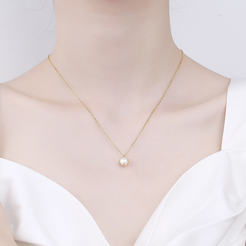 Damen Halskette mit elegantem Perlendesign und feinem Goldanhänger Shop Nory