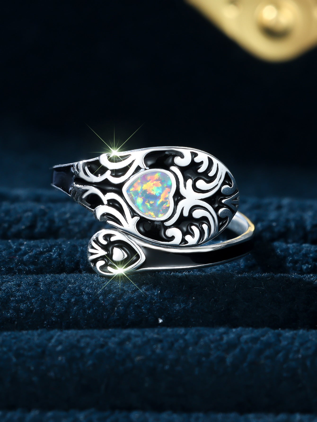 Damen Ring mit kunstvollem Design und schimmerndem Opal Shop Nory