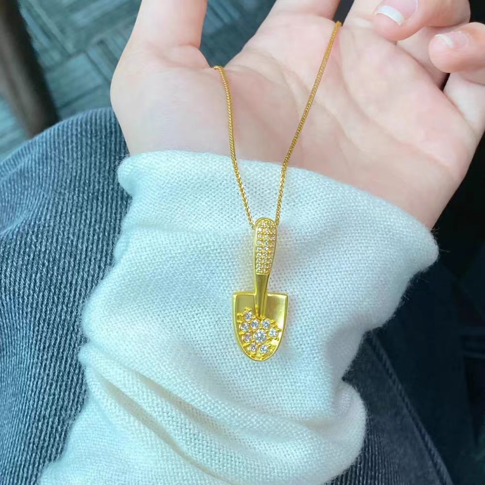 Damen Kette mit kunstvollem Schaufelanhänger und funkelnden Kristallen Shop Nory