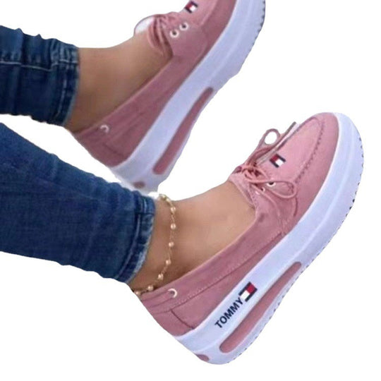 Damen Mokassin-Plateau-Slipper mit Schnürdetail und gepolsterter Komfortsohle Shop Nory