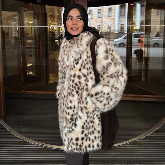 Damen Kurzmantel aus veganem High-Pile Kunstpelz mit Leopard-Print Shop Nory