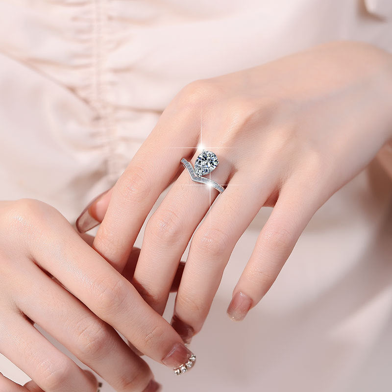 Damen Verlobungsring mit herzförmigem Zirkonia und filigranem Design Shop Nory