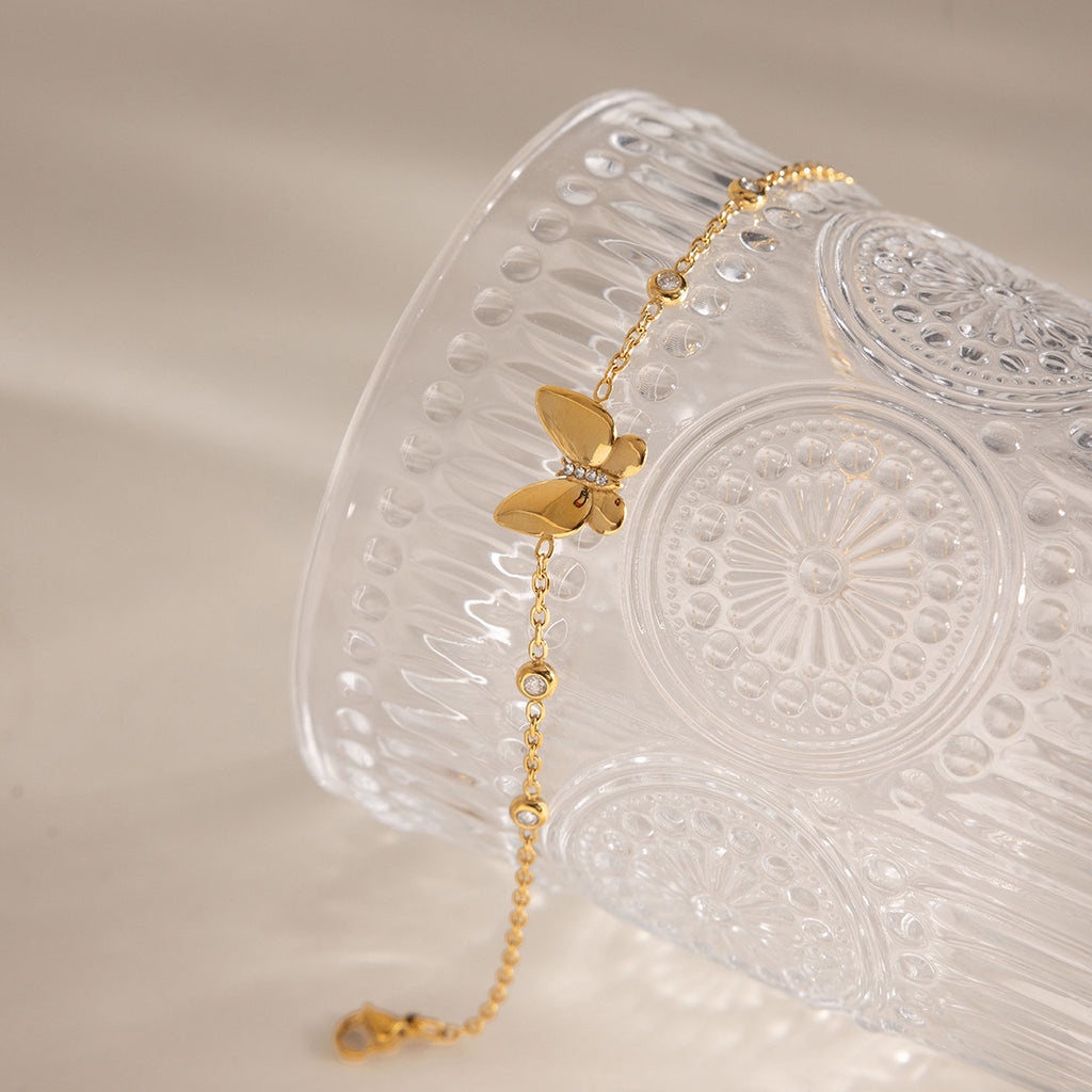 Damen Armband mit filigranem Schmetterlingsdesign aus hypoallergenem Edelstahl Shop Nory