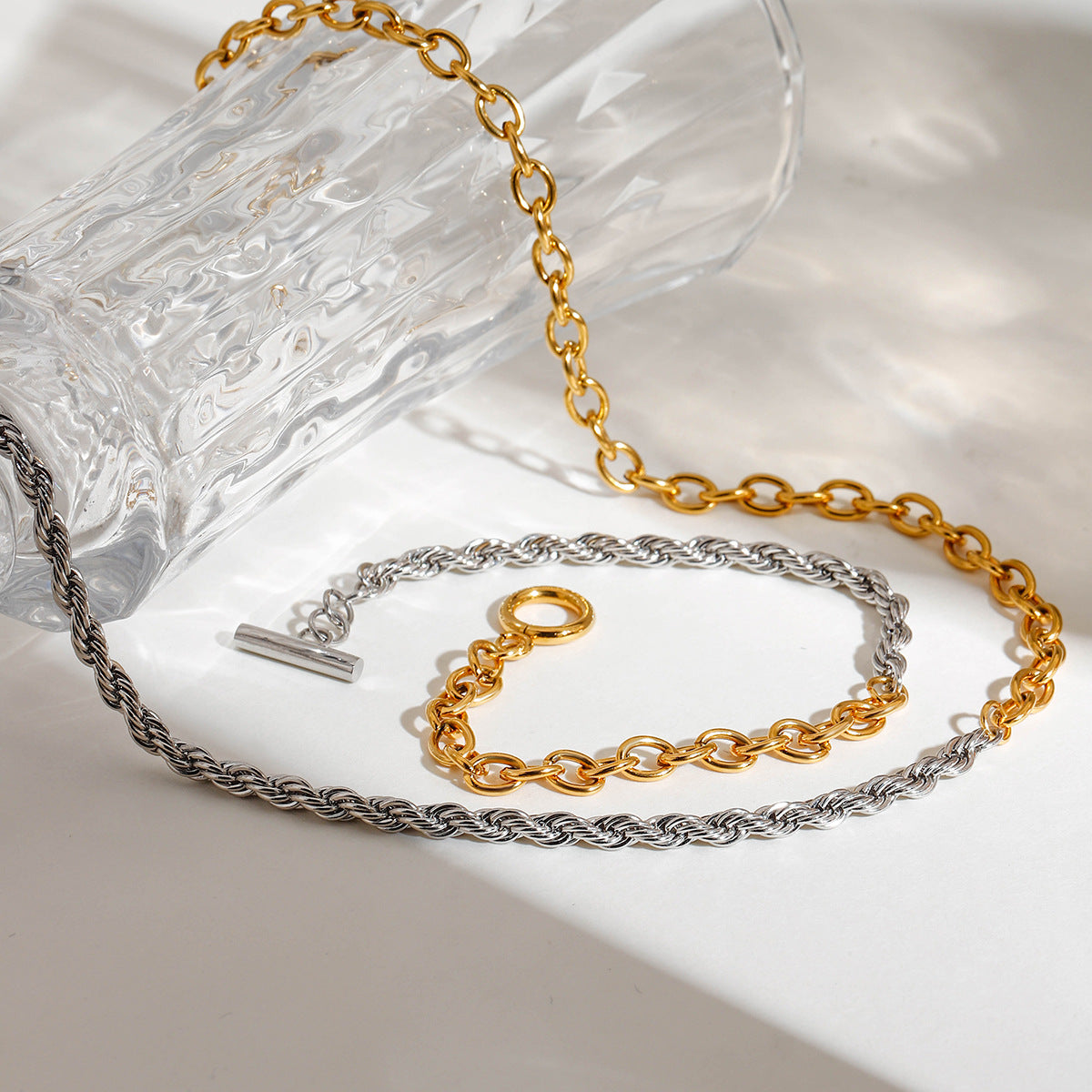 Damen Armband mit elegantem zweifarbigem Edelstahl-Design und hypoallergenen Eigenschaften Shop Nory