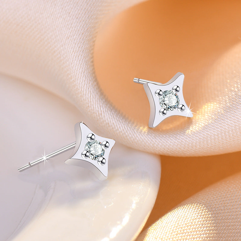 Damen Ohrringe mit funkelndem Zirkonia-Besatz und kunstvollem Design Shop Nory