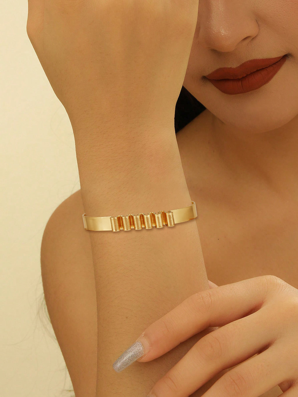 Damen Armreif mit elegantem geschwungenen Design Shop Nory
