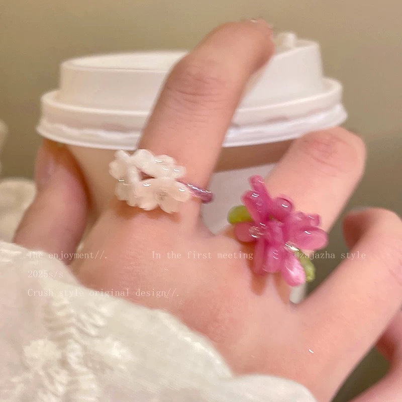 Damen Ring mit zartem floralen Design aus empfindlichen Perlen Shop Nory